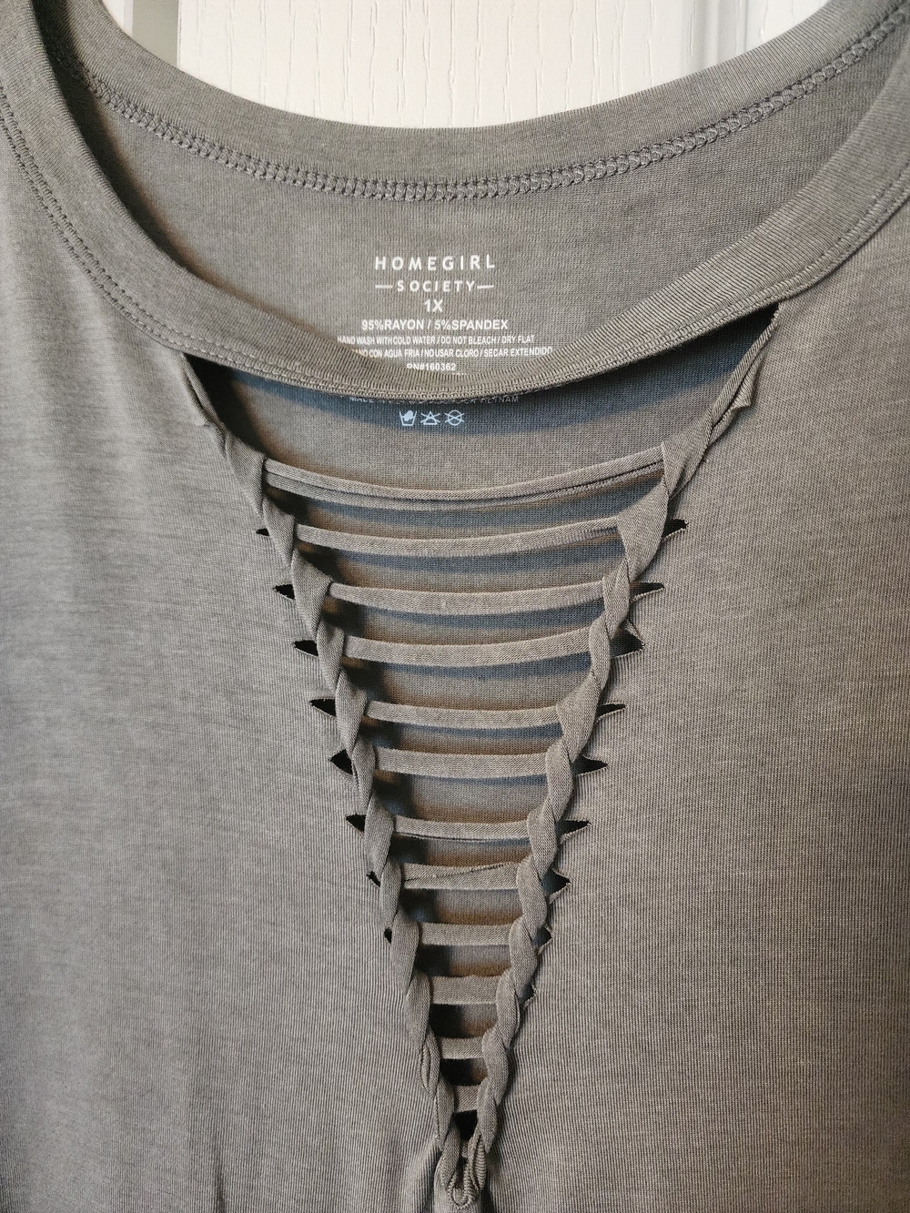 Homegirl Society Women's Gray Ladder Cutout Short Sleeve Tee